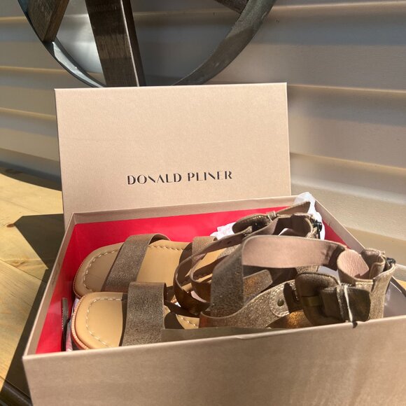 DONALD PLINER Women Helen Light Bronze Casual In Gold 8.5M - Picture 15 of 16